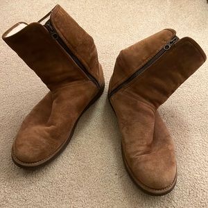 UGG | 10 | Brown/Dark Tan